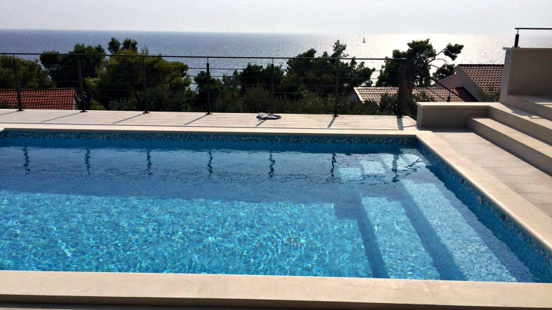 Sveta Nedilja izgrađen bazen na Hvaru