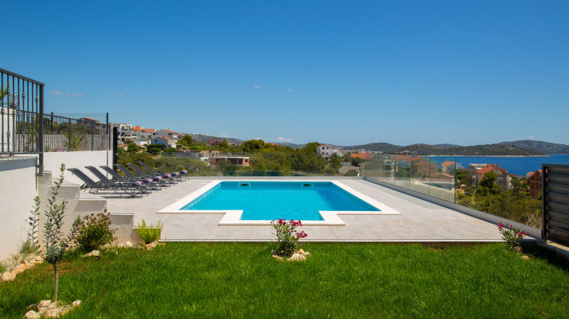 Villa Zečevo betonski bazen