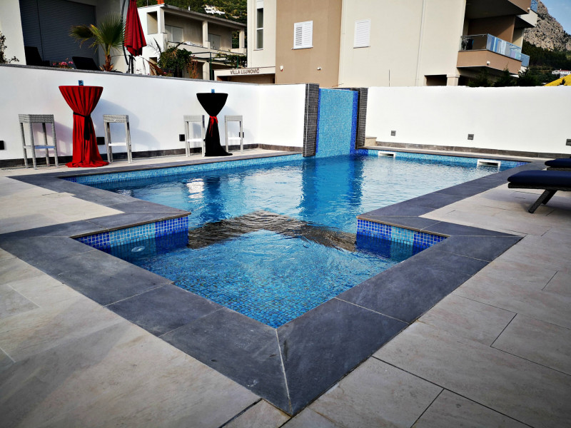 Makarska Bazen i mali preljevni bazen