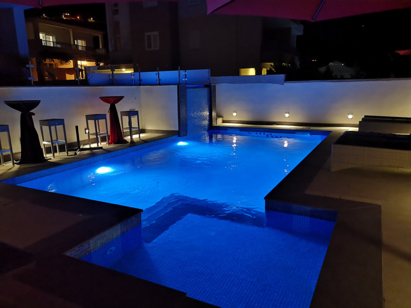 Makarska Bazen Villa Inis noć