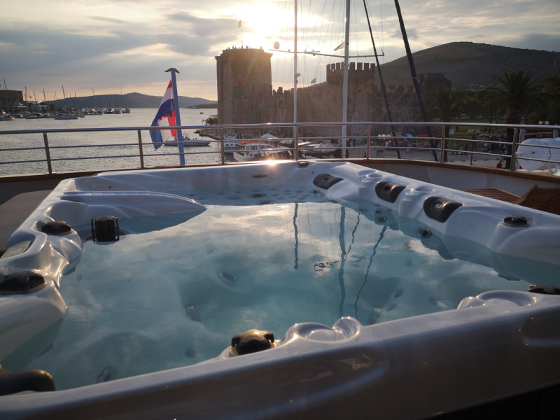 Jacuzzi na brodu Passion Spa Ecstatic Trogir