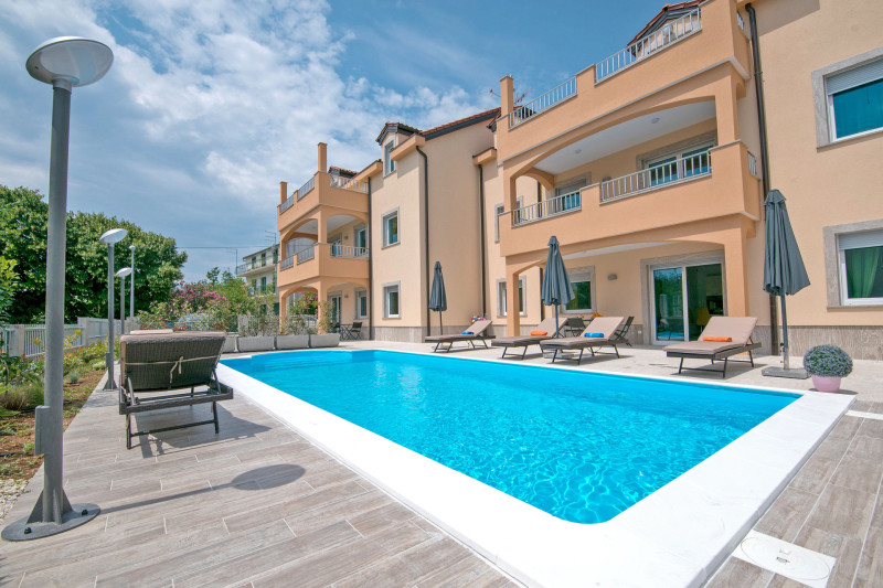 Bazen-apartmani-Vodice