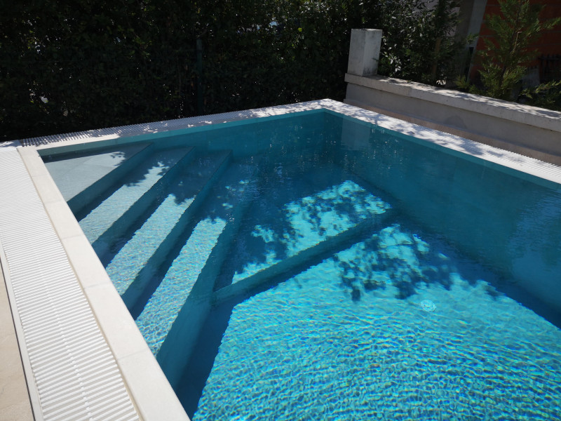 Bazen s preljevom Split