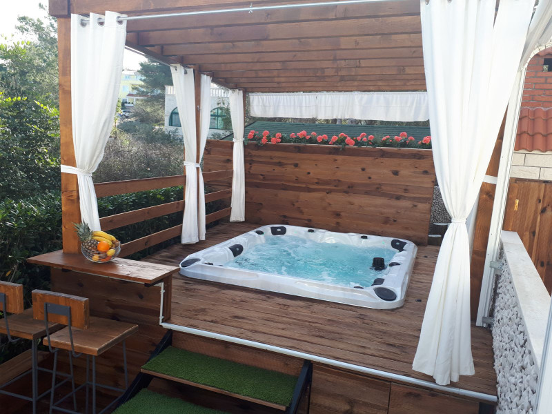 Jacuzzi za goste Čiovo