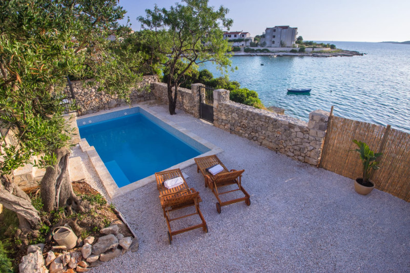 Kanica Rogoznica bazen za turiste