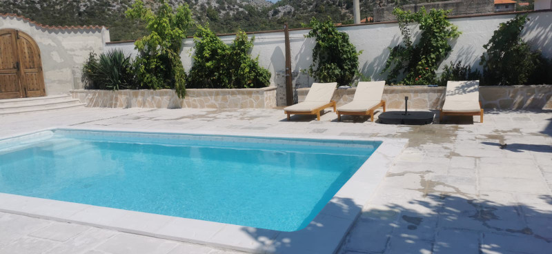 Marina Trogir bazen bijela folija