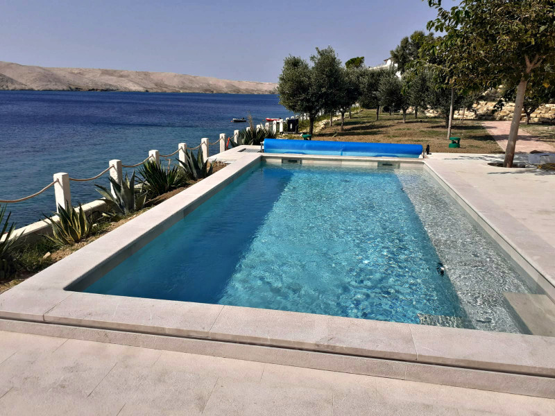 Pag Luksuzni bazen s prekrivačem