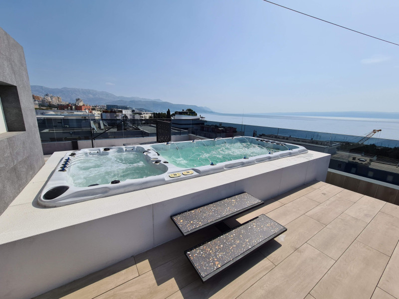 Swimspa bazen na krovu u Splitu